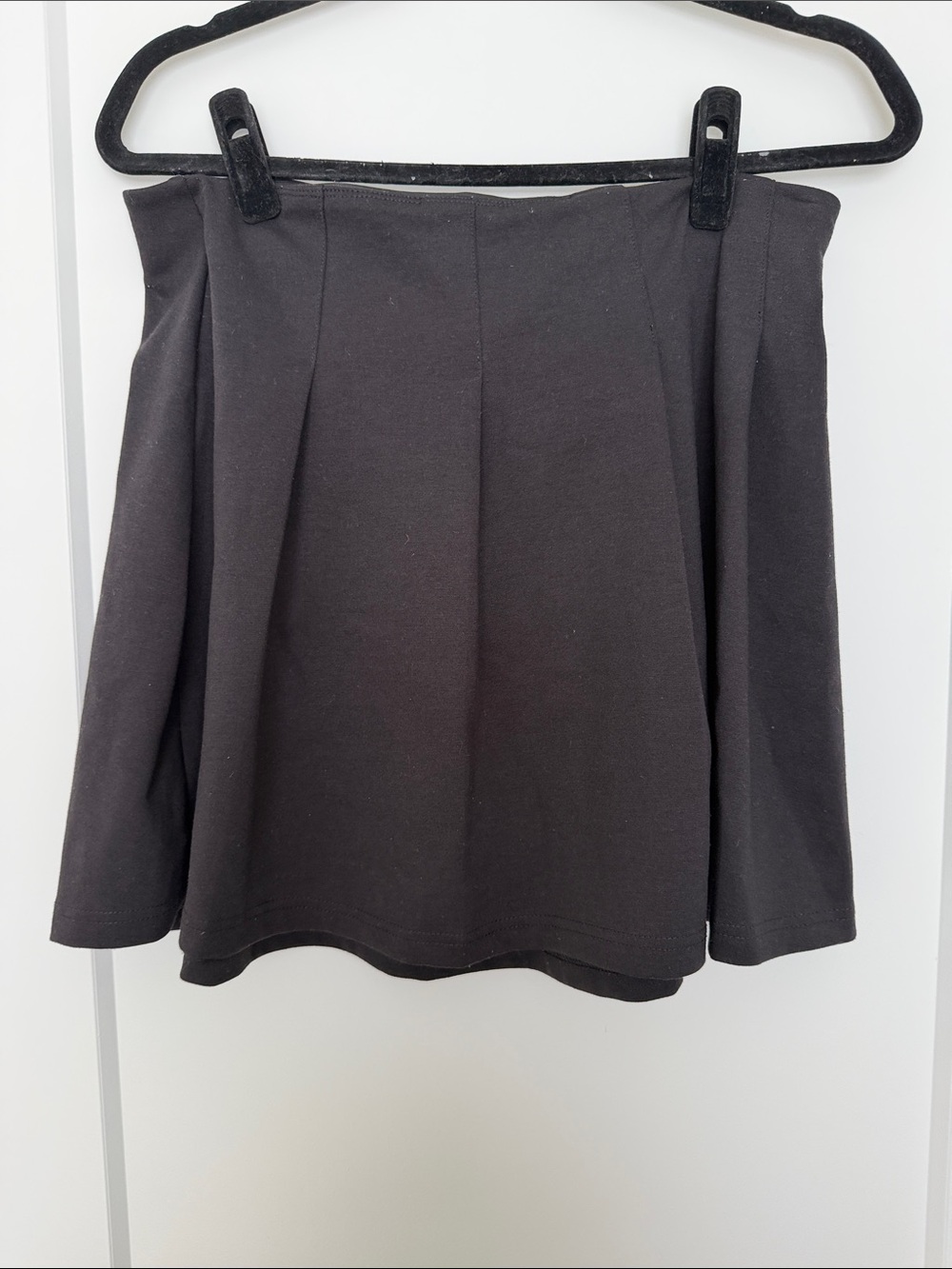 Pleated black skirt